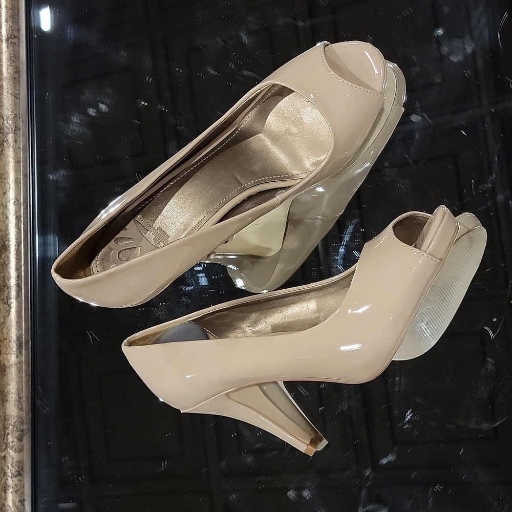 Nude Fergalicious "Grace" heels size 6.5